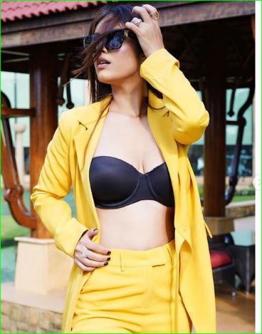 This sexy actress from Punjab seen flaunting her sexy figure