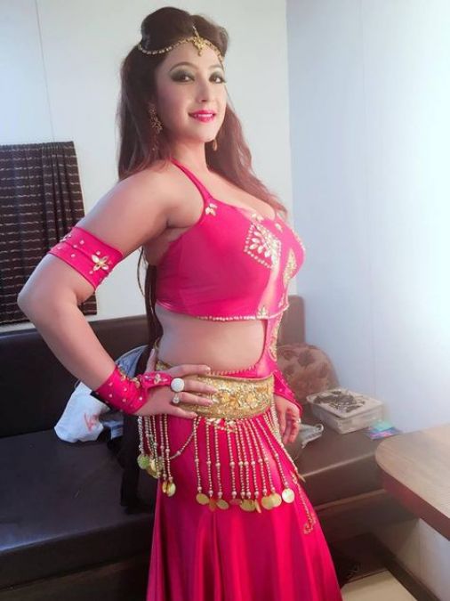 Bhojpuri actress Sweety Chhabra's sexy look in a red dress, dance moves made fans crazy