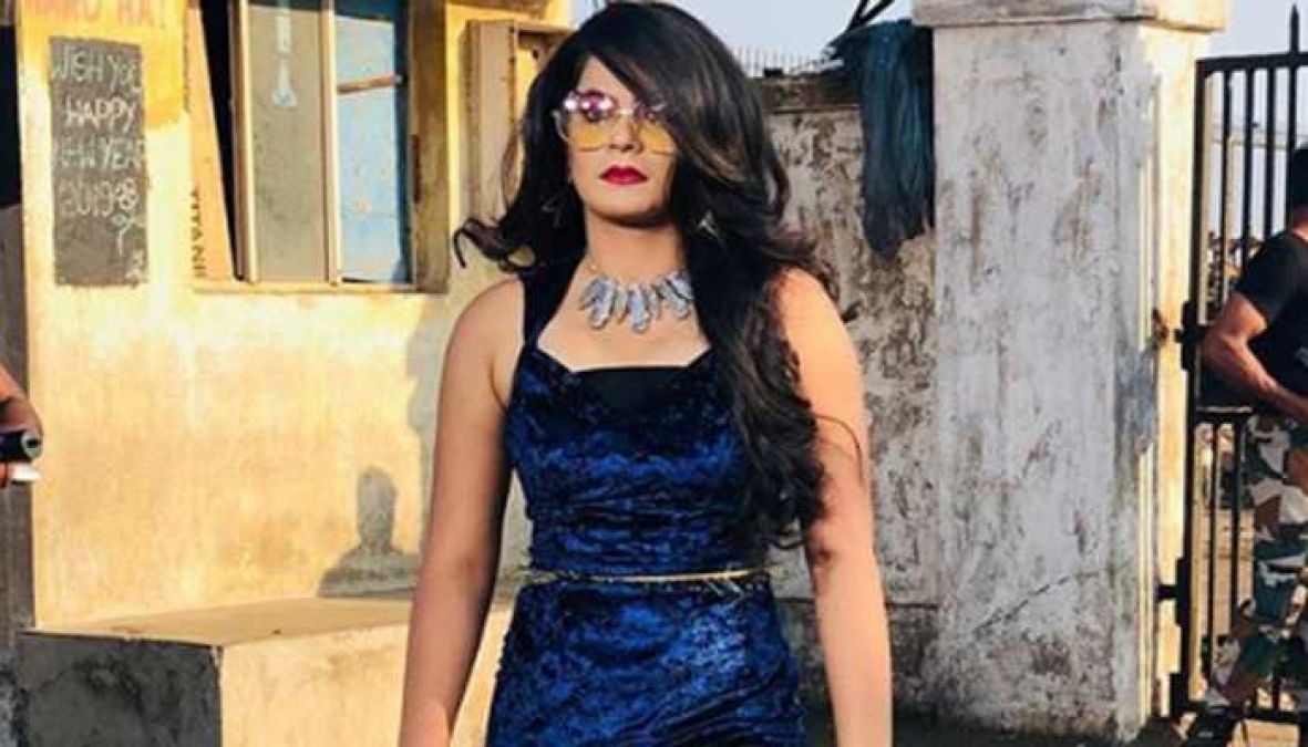 Bhojpuri actress Nidhi Jha's bold scene with this actor goesl viral, watch video here