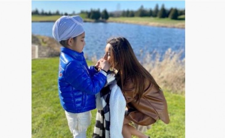 Shahnaz Gill seen kissing baby's hands, fans happy to see picture