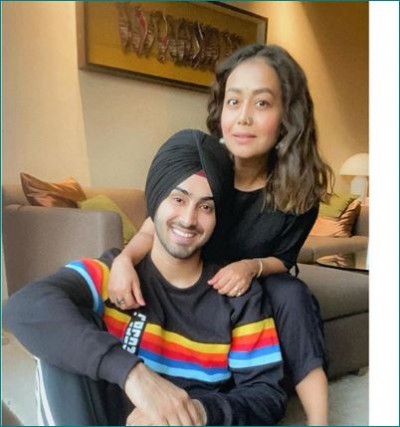 Neha Kakkar shares new picture with rumoured boyfriend Rohanpreet Singh