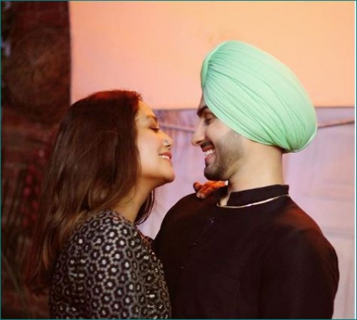 Neha Kakkar shares a new loved-up pic with Rohanpreet Singh, check it out here