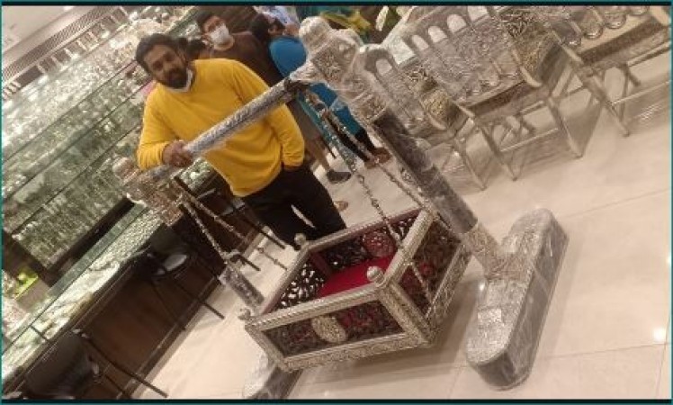 For brother's son, the actor bought the silver cradle, the price will blow the senses