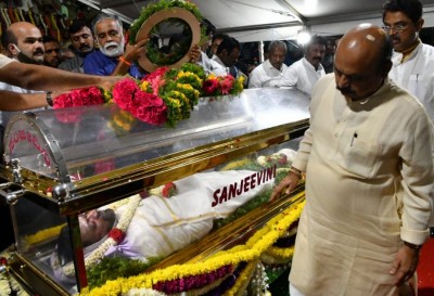 सुपरस्टार पुनीत राजकुमार के निधन से सदमे में मरे दो फैंस तो एक ने लगाई फांसी