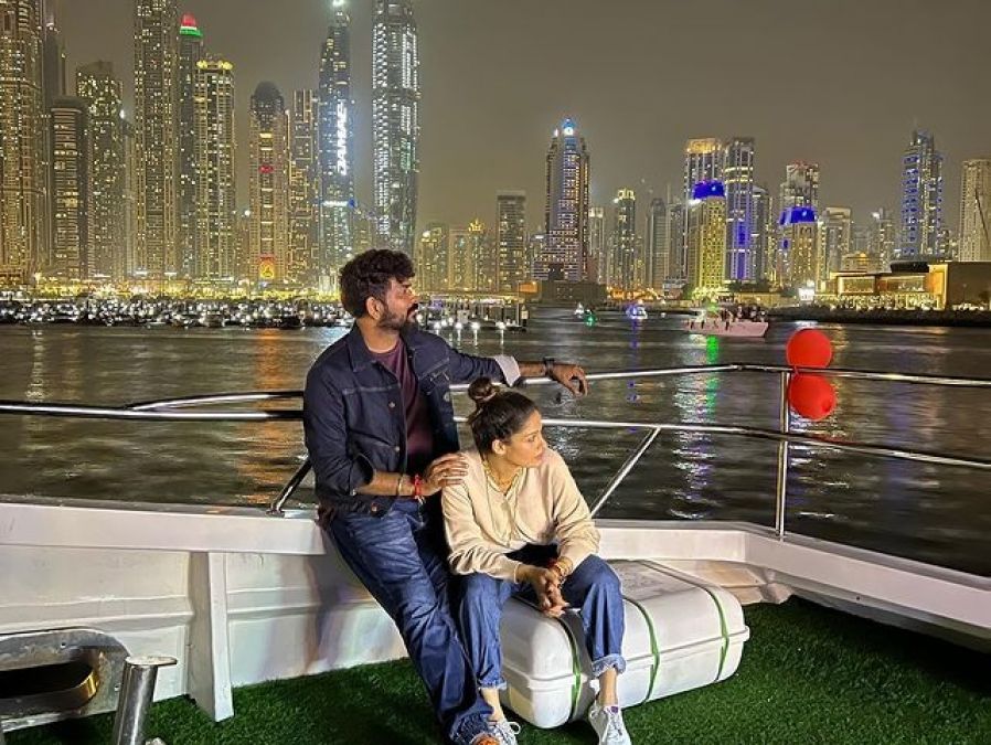 दुबई में समंदर के बीचों बीच नयनतारा पर पति ने लुटाया अपना प्यार