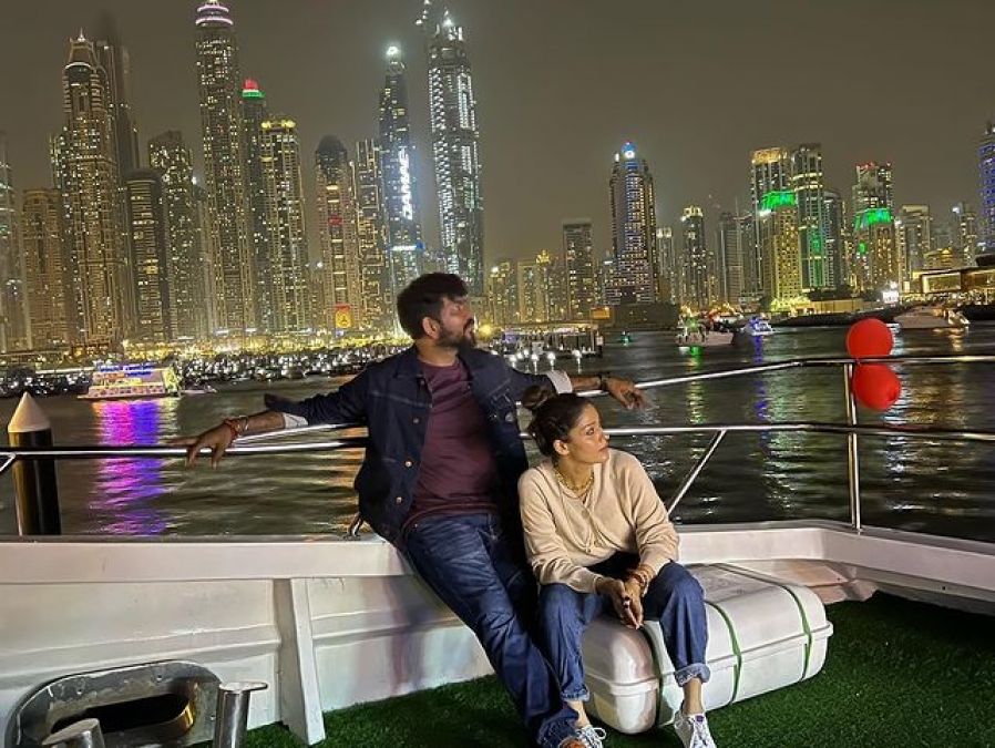 दुबई में समंदर के बीचों बीच नयनतारा पर पति ने लुटाया अपना प्यार
