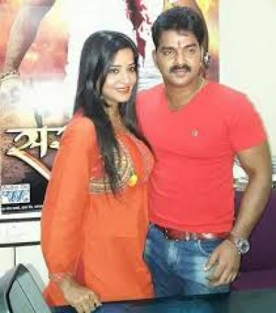 Pawan Singh and Monalisa's song will win your heart