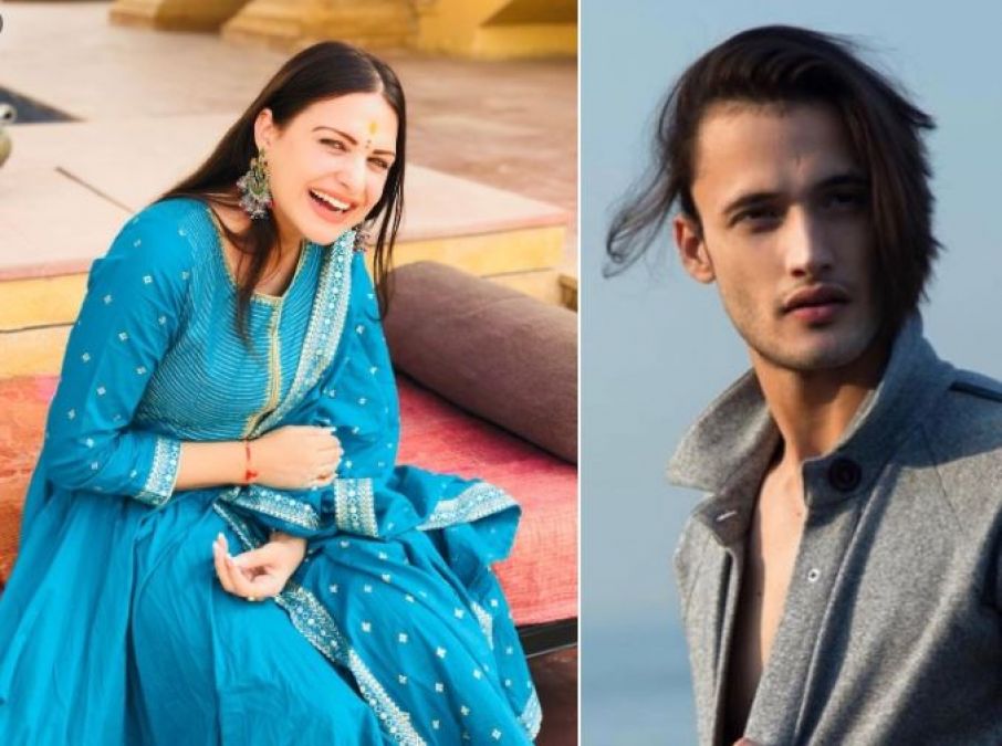 Asim Riaz shares Himanshi Khurana's dance video