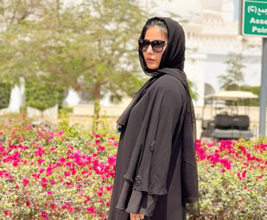 Hina Khan seen in a burqa, gave 'Ramadan Ki Mubarakabad' in a unique way