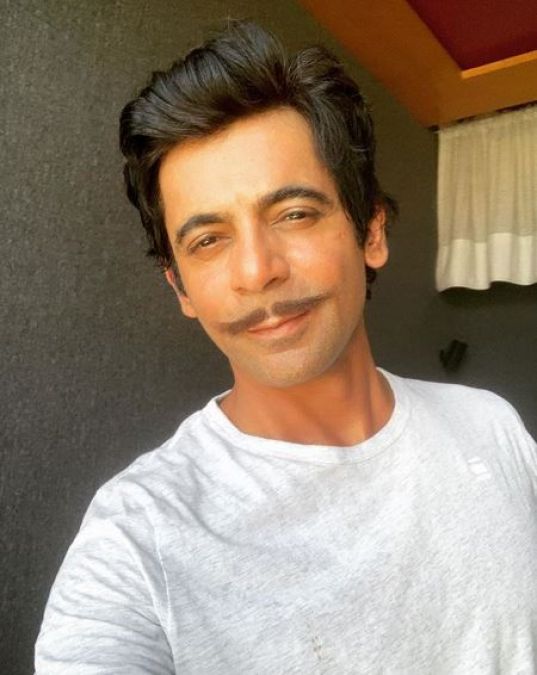 Sunil Grover hilariously motivates appeals to stay Indoors citing reason of  'Daaru Ka Theka'