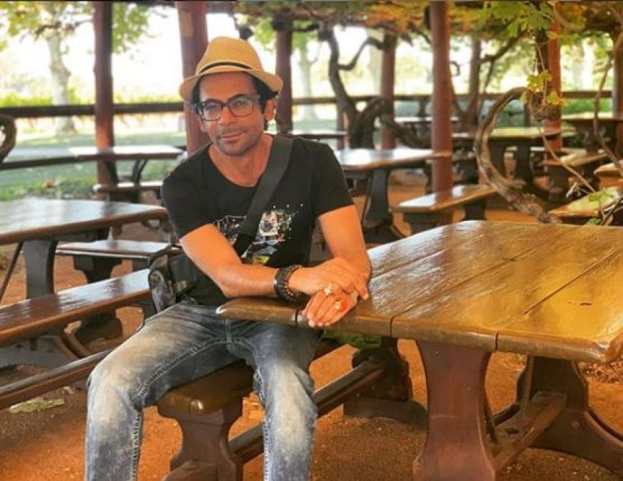Sunil Grover hilariously motivates appeals to stay Indoors citing reason of  'Daaru Ka Theka'