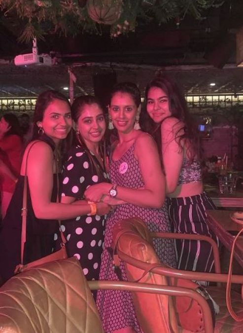 Neeti Taylor celebrates bachelor party with friends, may marry soon