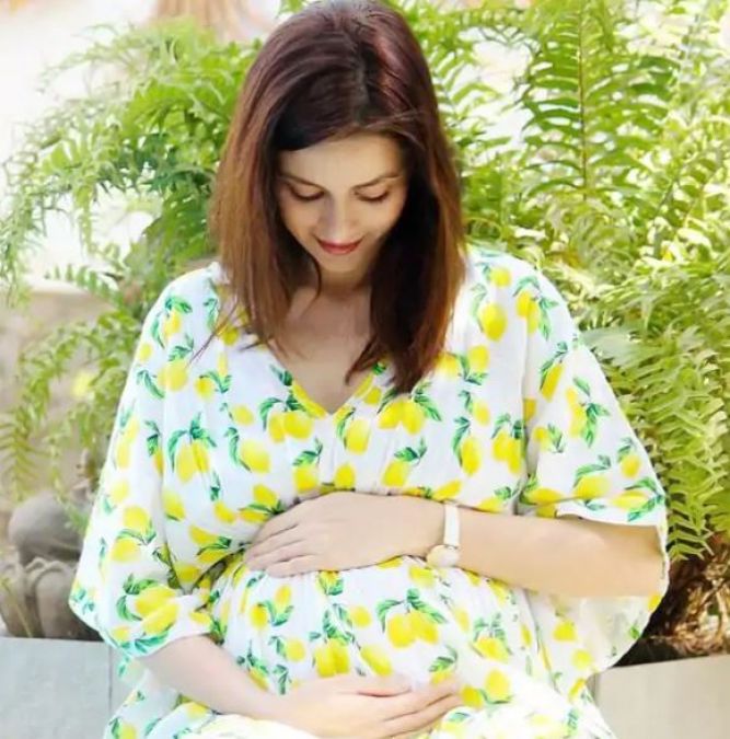 Ekta Kaul flaunts baby bump after pregnancy announcement