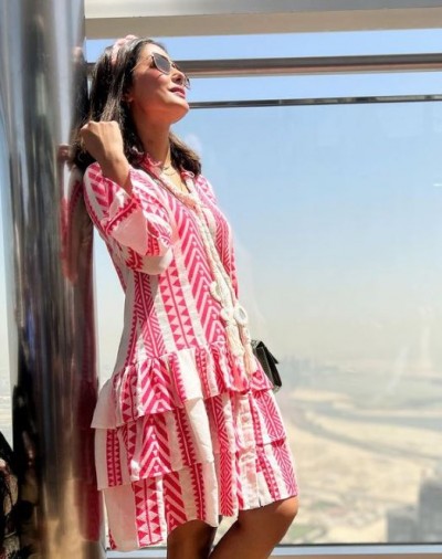 Hina Khan's Dubai look in the spotlight, fans praising fiercely