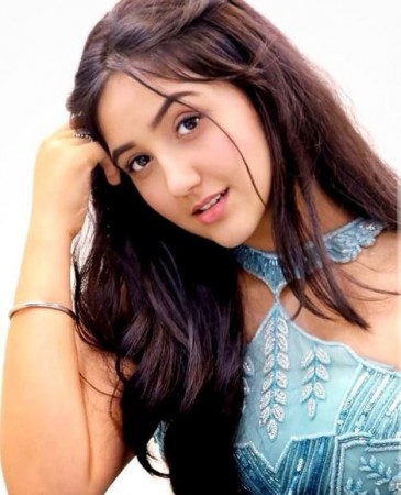 Ashnoor debuted at age of 5, now romancing with actor 19 years older than her