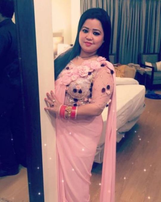 Bharti Singh seen without mask, instructs others to wear masks