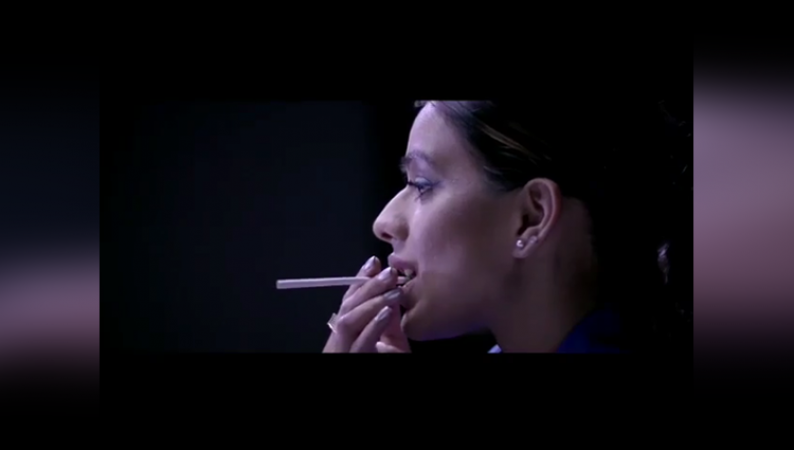 सिगरेट पीते हुए नजर आई 'जमाई राजा' की अभिनेत्री