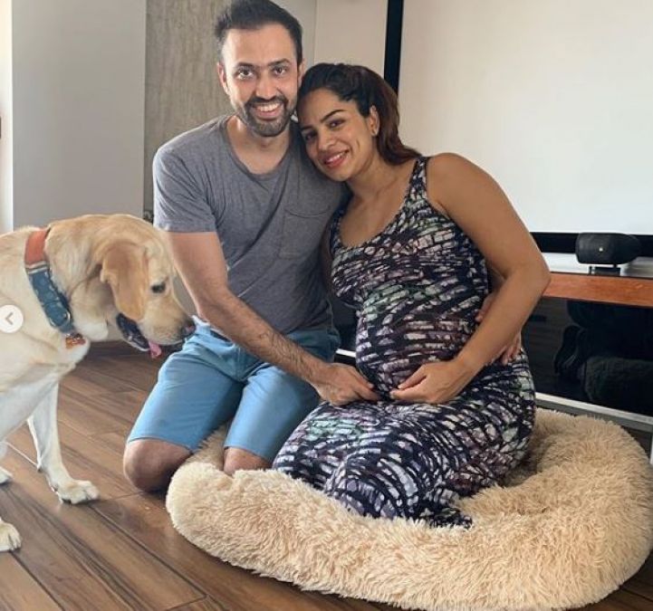 Kumkum Bhagya fame Shikha Singh flaunts her  baby bump