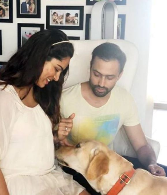 Kumkum Bhagya fame Shikha Singh flaunts her  baby bump