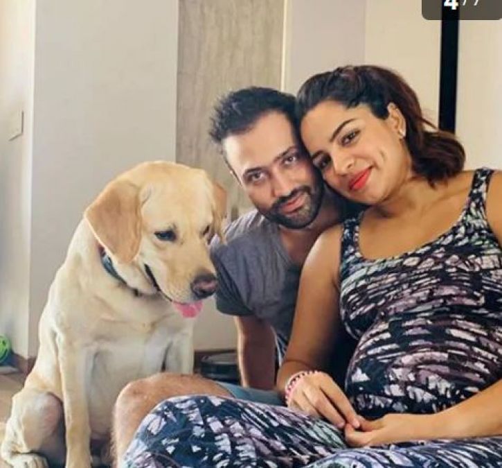 Kumkum Bhagya fame Shikha Singh flaunts her  baby bump