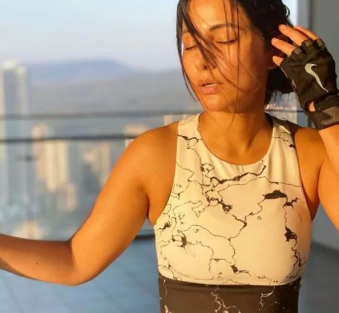 Hina Khan shares workout photoshoot, See pics
