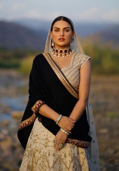 Himanshi Khurana became the bride, the hearts of the fans were broken on seeing