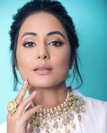Hina Khan extends wishes to fans on Eid