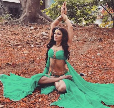 After Abigail, This Actress Shares Topless Yoga Photos!