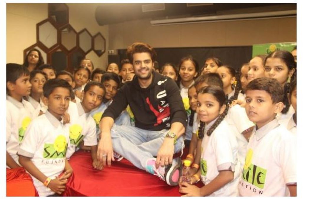 In a very special way, Manish Paul celebrated his birthday