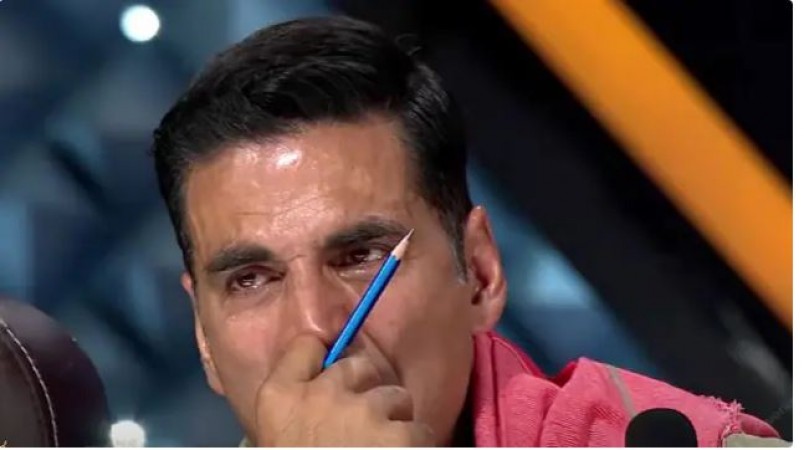 Video: बहन ने भेजा ऐसा मैसेज कि सुनते ही फूट-फूटकर रोने लगे अक्षय कुमार