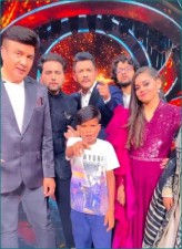 VIDEO: Sahdev seen on sets of Indian Idol 12, fever of 'Bachpan Ka Pyar' mounted on every one