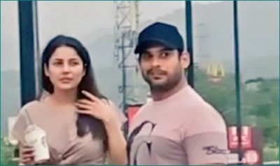 Sidharth Shukla, Shehnaaz Gill spotted together in Lonavala