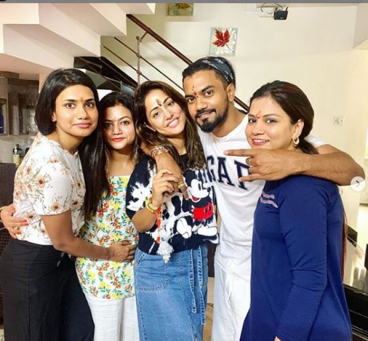 Hina Khan's Pre Rakhi celebration with family, Check out latest pics