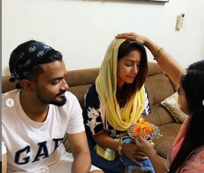 Hina Khan's Pre Rakhi celebration with family, Check out latest pics