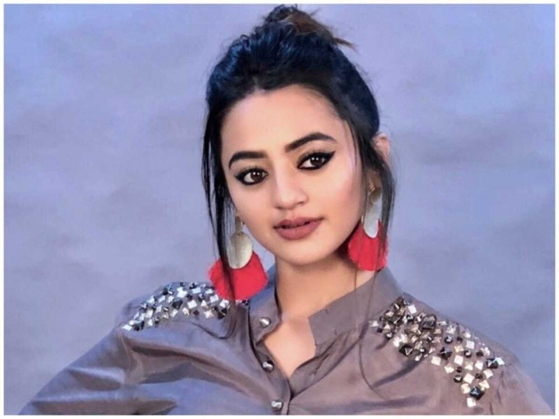 Helly is winning hearts of her fans with her stylish look and acting
