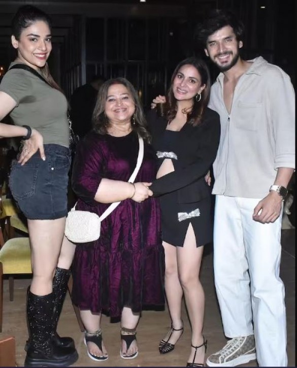 Shraddha Arya celebrates her birthday with the team of 'Kundali Bhagya'