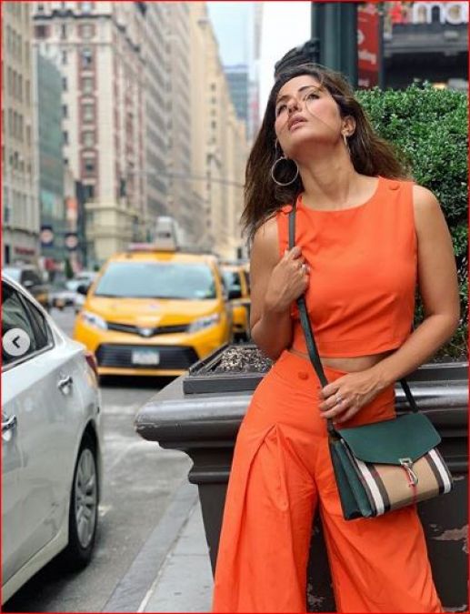 Hina Khan Shares Photo in an Orange attire, Fans become Uncontrollable!