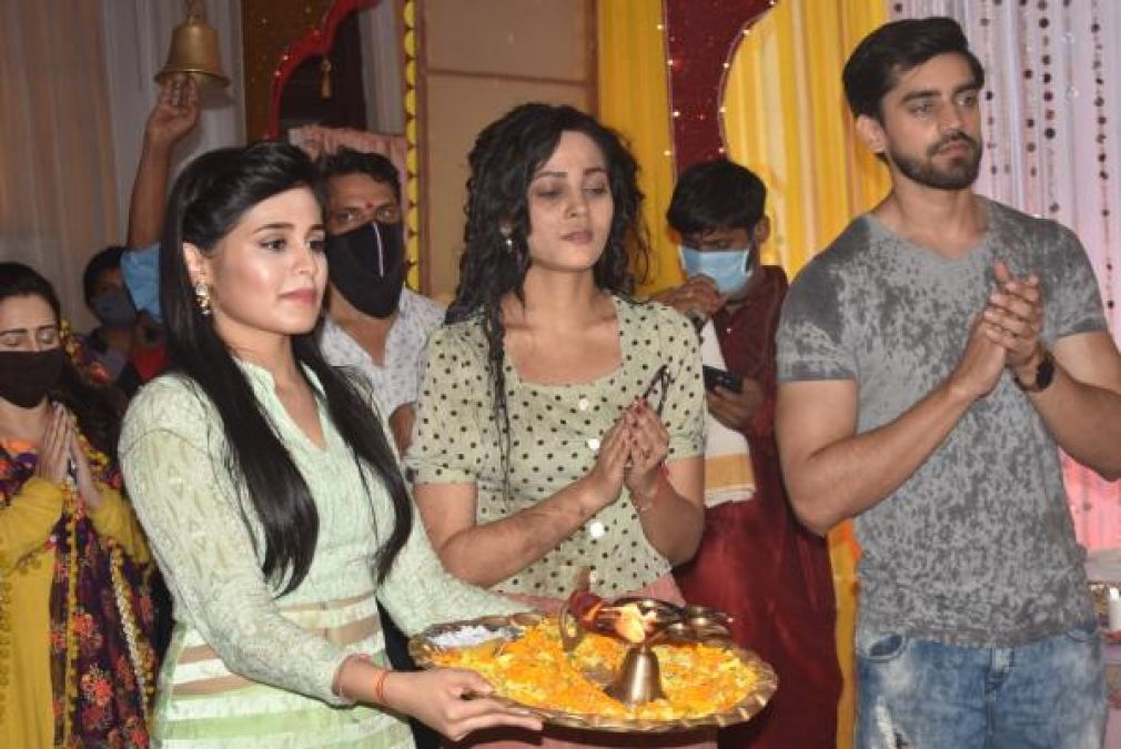 Pictures of Ganeshotsav from Yeh Rishta's set goes viral