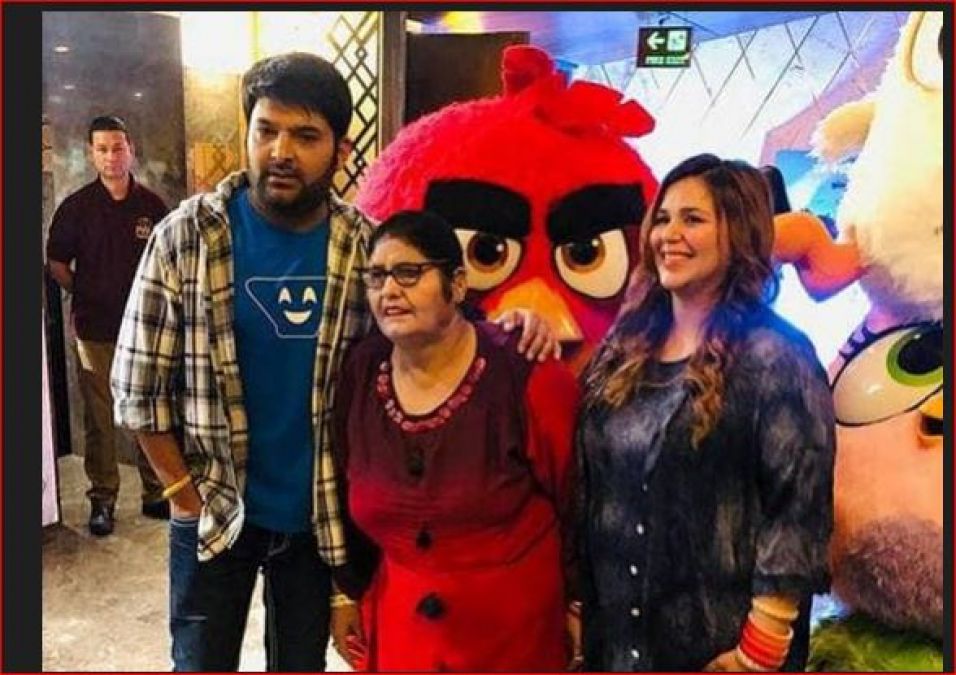 Kapil, along with his family and co-stars was seen at the screening of Angry Birds 2!
