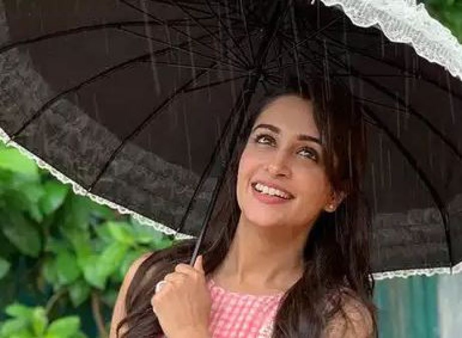 TV Actress 'Deepika Kakkar' was seen doing this during the rainy season!