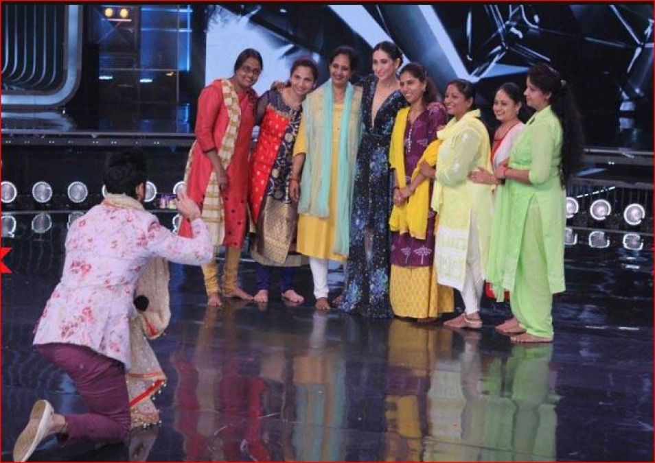 'डांस इंडिया डांस' के सेट पर 'मैया यशोदा' गाना बजते ही नाचने लगीं करिश्मा कपूर