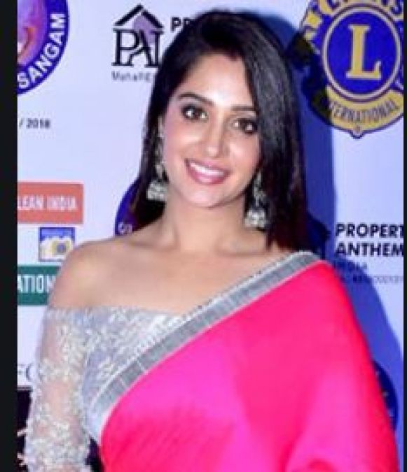 Deepika Kakkar looked flawless in a traditional attire