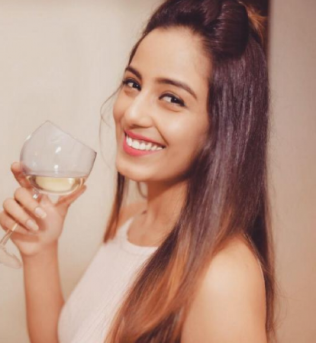Srishty Rode trolled for new picture, people asked her to be careful while playing with fire
