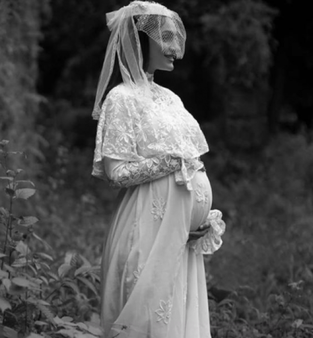 Chloe Ferns gets a maternity shoot done in mother's wedding gown, shares photos on insta