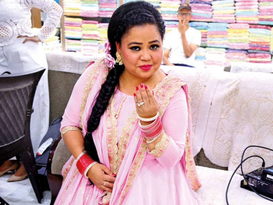 'Bharti Singh' always works to make her fans laugh, shared photos with her lookalike girl!