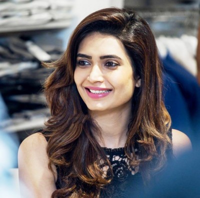 Karishma Tanna opened the zip of jeans in front of the camera, got a photoshoot then