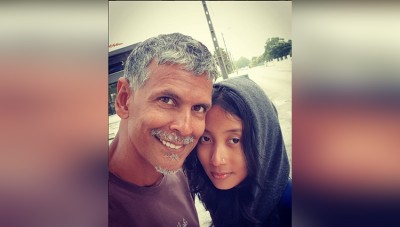 26 साल छोटी पत्नी के किस करने के बाद मिलिंद सोमन ने कही ये बात