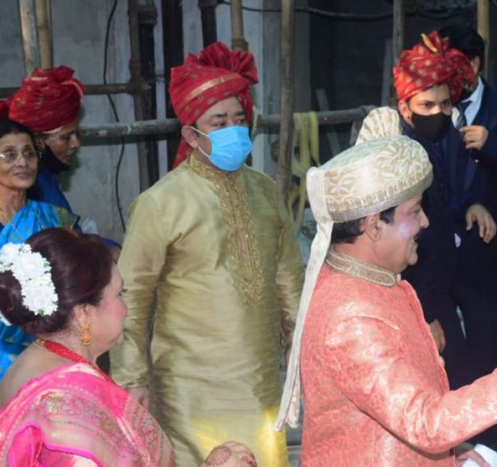 Shweta Agarwal becomes Aditya Narayan's bride, See wedding pictures