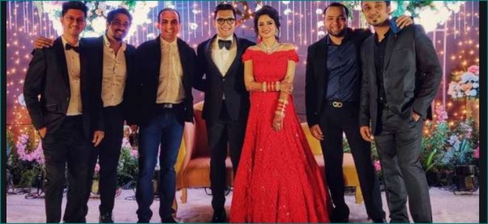 Aditya Narayan grooves to Salman's song in his Reception, Watch video