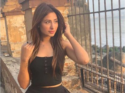 Mahira Sharma's sexy avatar reveals, fans praises her